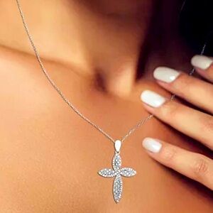 NWT Sterling Silver Diamond Cross Pendant Necklace – 1/4 Carat – Color I
